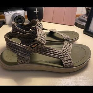NWOB! Teva sandals (Terra float 2 knit universal)